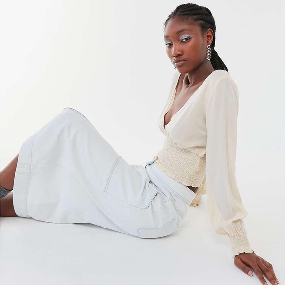 Urban Outfitters UO Ruth V-Neck Blouse in White - Picture 4 of 9